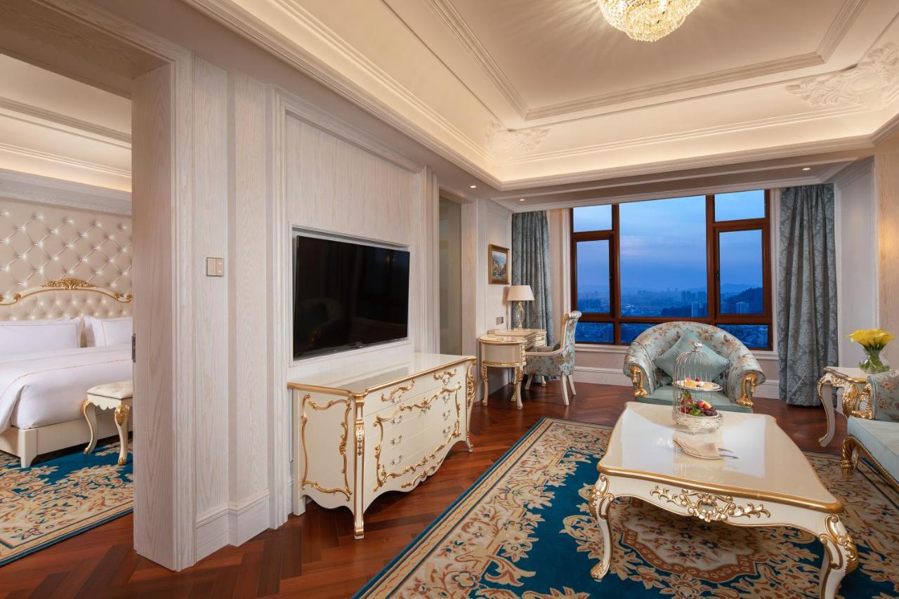ホテル Wyndham Grand Kunming East エクステリア 写真